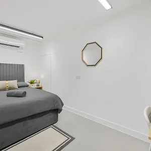 Marbel Aldgate Guest house