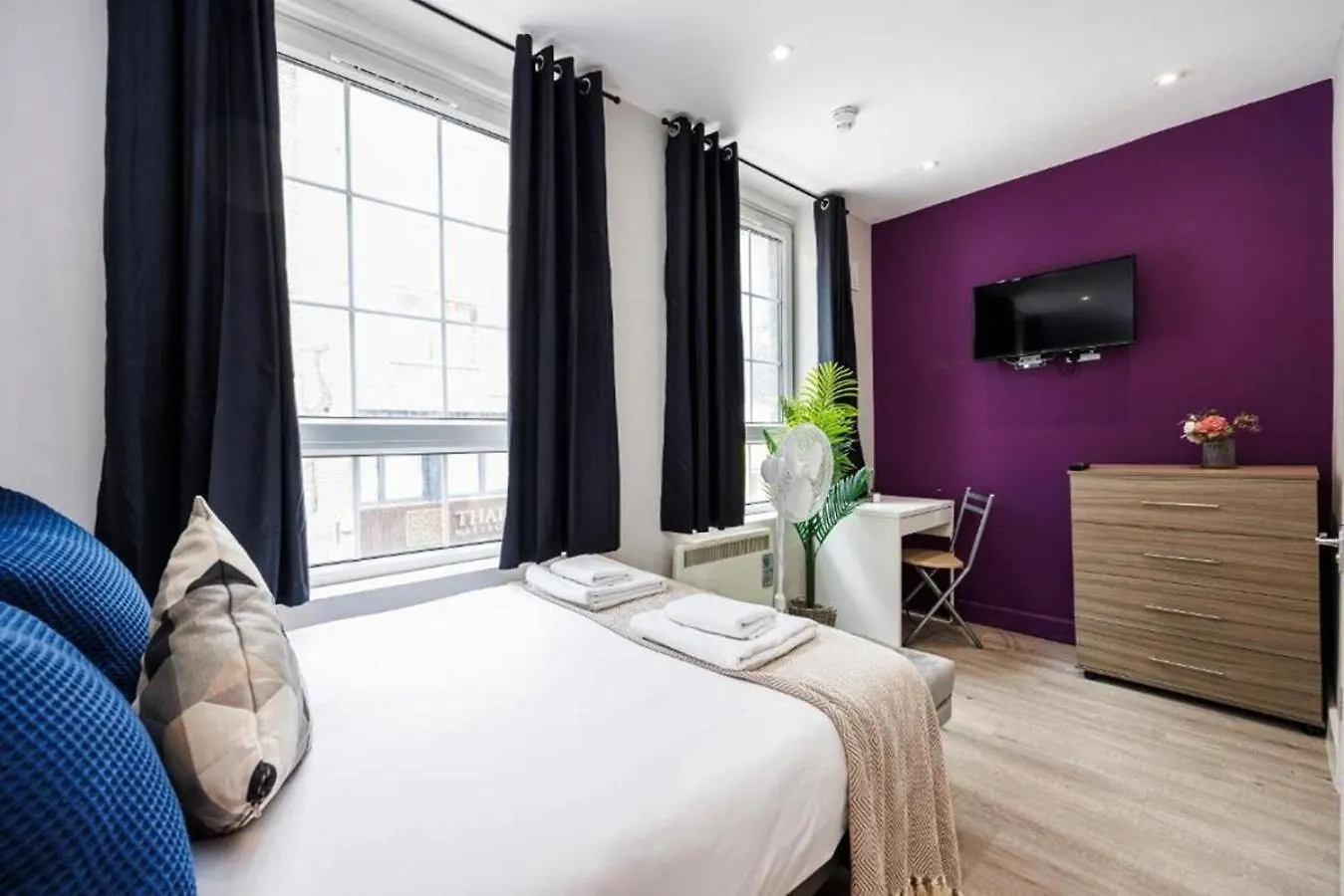 Chic Rooms In Spitalfields, لندن