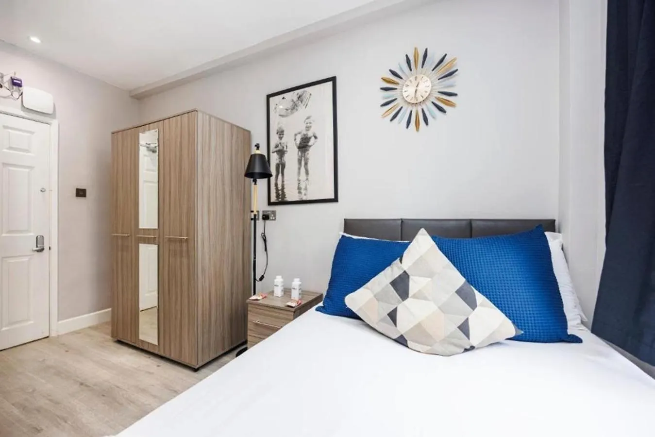 Chic Rooms In Spitalfields, لندن