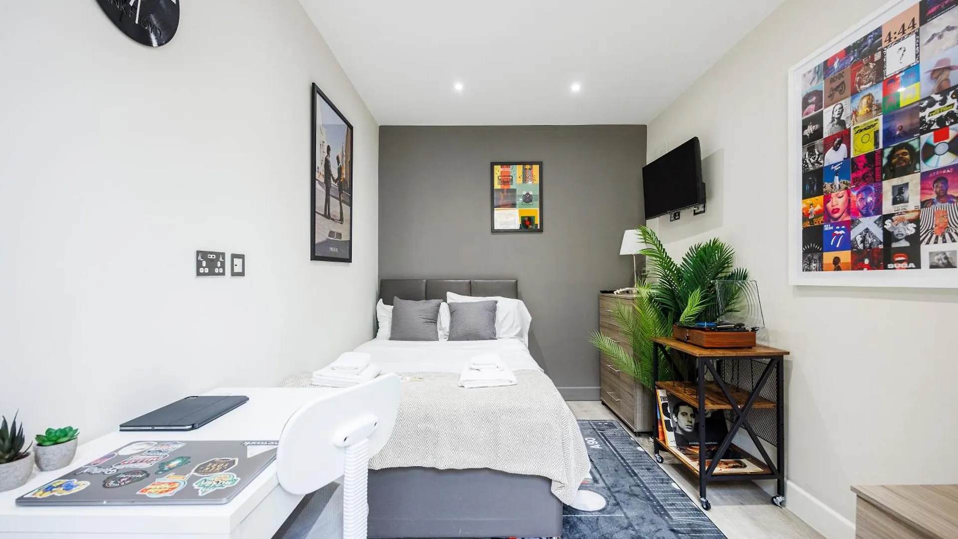 Chic Rooms In Spitalfields, لندن